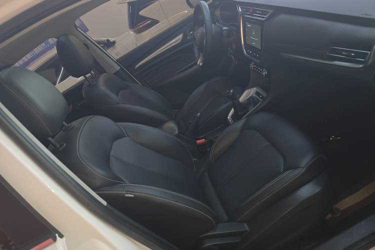 Used Roewe RX3 2018 1.6L Manual Internet Smart Edition
