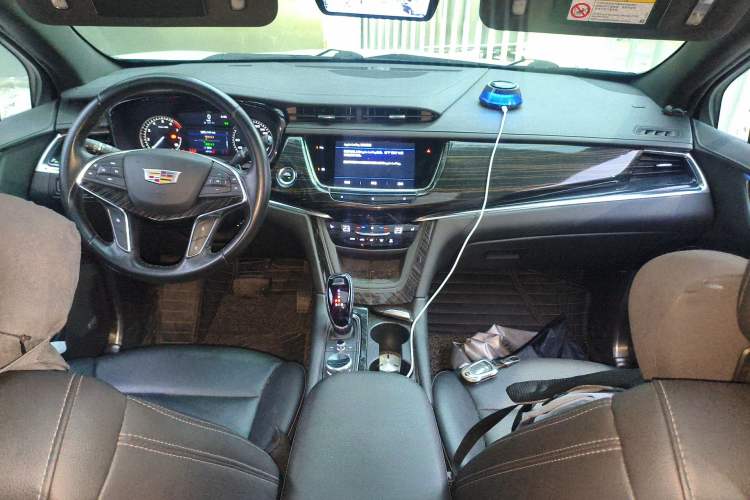 Used Cadillac XT5 2021 28T Luxury Model Center Console