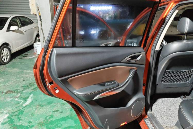 Used BYD Song 2016 GaiShi Edition 1.5TI Manual Elite Model
