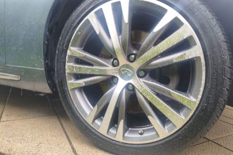 Used Infiniti Q50L 2016 2.0T Comfort Edition Right Front Wheel Hub