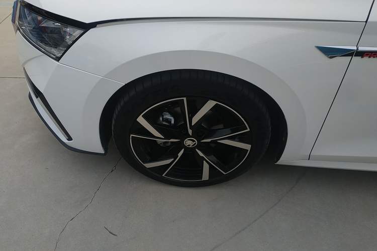 Used Skoda Octavia 2021 PRO TSI280 DSG Luxury Edition Exterior 4