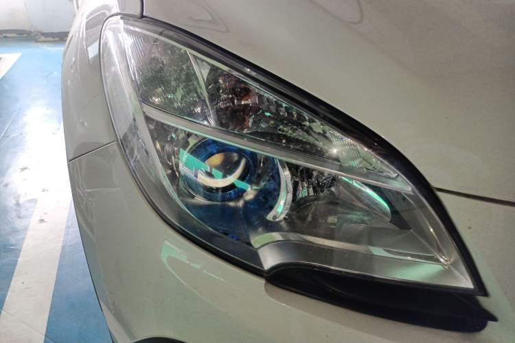 Used Buick Encore 2015 1.4T Automatic Two-Wheel Drive Urban Elite Version
