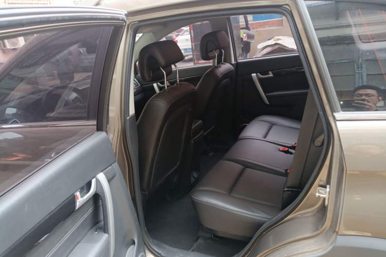 Used Chevrolet Captiva 2017 2.4L 4x4 Flagship Edition 7-Seater
