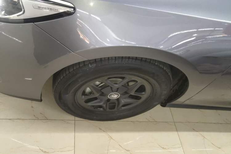 Used BYD Qin PLUS 2025 DM-i Smart Drive 55KM Leading Model Left Front Wheel Hub