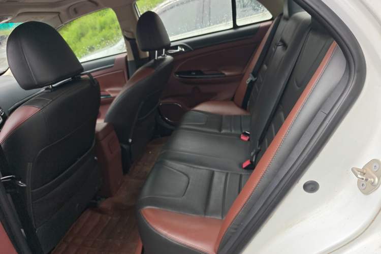 Used BYD Surui 2015 Revised Version 1.5L Manual Luxury Edition
