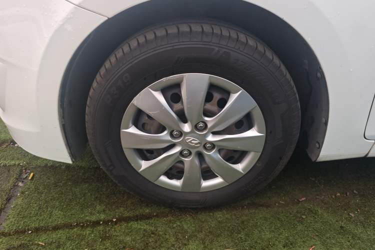 Used Hyundai Verna (older generation) 2014 1.4L Manual Smart GLS Trim Exterior 4