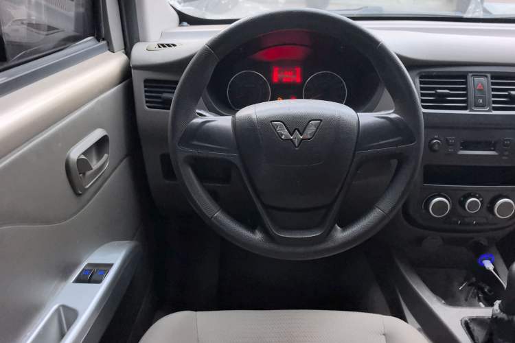 Used Wuling Rongguang V 2018 1.5L Practical Version
