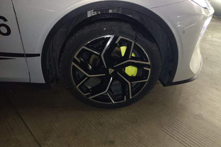 Used Deepal L06 2026 Model 560Ultra+ Laser Edition Right Front Wheel Hub