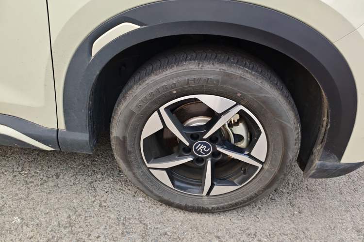 Used BYD Yuan UP 2024 401KM Leading Edition Right Front Wheel Hub