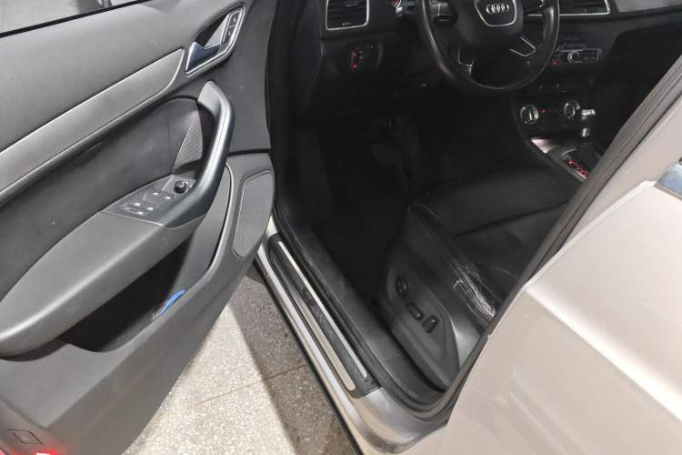 Used Audi Q3 2013 35 TFSI Ambition Edition Driver Seat