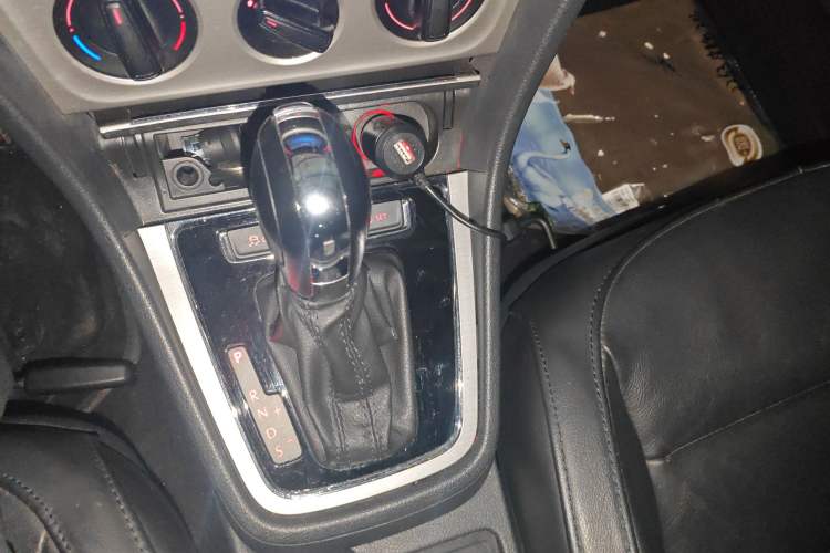 Used Volkswagen Lavida 2013 Restyled Classic 1.6L Automatic Comfort Edition Gear Lever