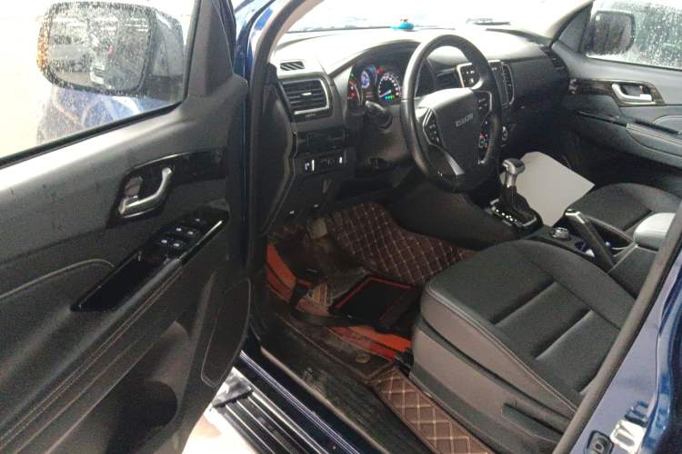 Used Isuzu D-MAX 2020 1.9T 4x4 Automatic Comfort Edition China VI Standard RZ4E Hi-Power
