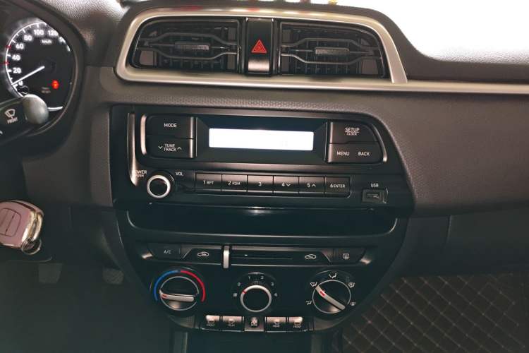 Used Hyundai Verna (older generation) 2017 1.4L Manual Refreshed Version China VI Standard
