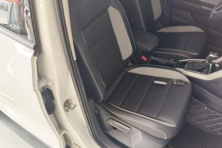 Used Volkswagen T-ROC 2023 280TSI DSG Two-Wheel Drive Time Edition