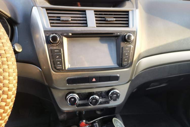 Used Geely Auto GX7 2015 Classic Edition 1.8L Manual Elite Model China V Standard
