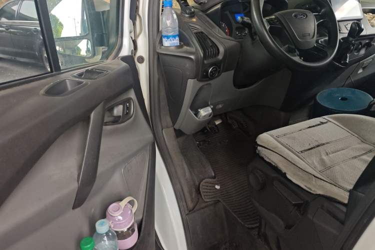 Used Ford Transit 2019 2.0T Diesel Multi-Purpose Commercial Vehicle Short Wheelbase Low Roof 6-Seater China VI Standard