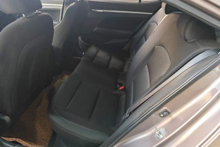 Used Hyundai Elantra (6th Generation / Lingdong) 2016 1.6L Automatic ZhiXuan – Elite Version Interior 4