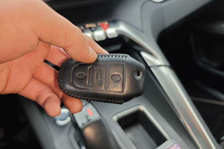 Used Peugeot 5008 2017 350THP 7-Seater Elite Edition Vehicle Key