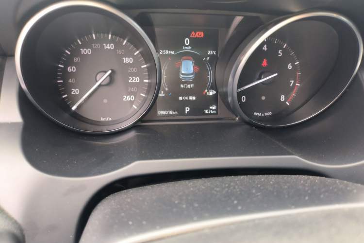 Used Land Rover Range Evoque 2018 240 PS SE Smart Brilliance Edition Odometer Close Up