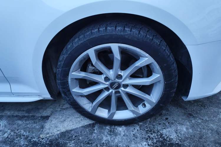 Used Audi A4L 2018 30th Anniversary Edition 40 TFSI Fashion Model
