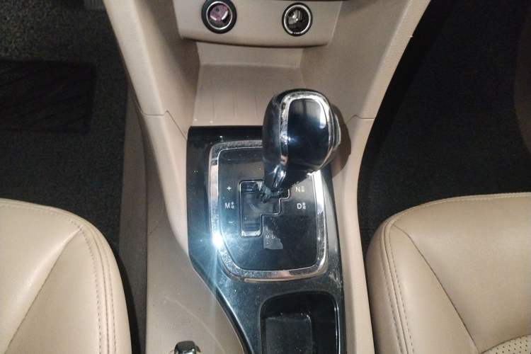 Used Baojun 730 2016 1.8L iAMT Comfort Version 7 Seats Gear Lever