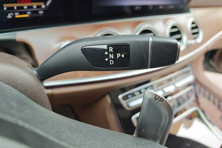 Used Mercedes-Benz E-Class 2016 E 200 L Gear Lever