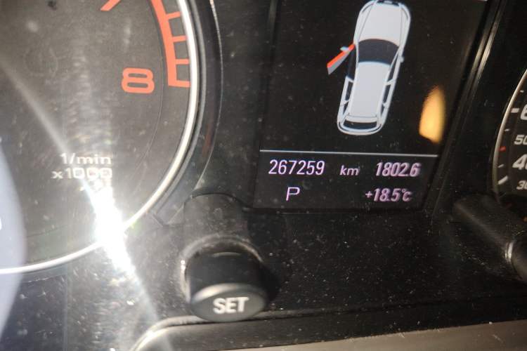 Used Audi Q5 2012 2.0TFSI Comfort Version Odometer Close Up