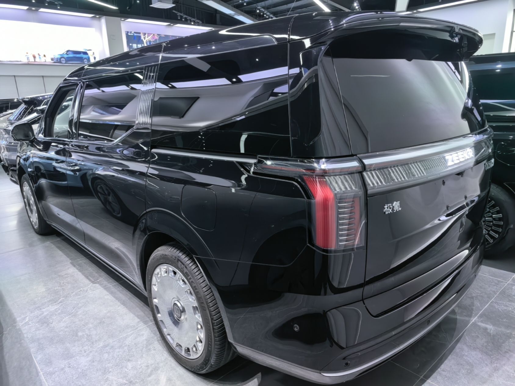 Zeekr 009 2024 GAC Trumpchi — снимка 4
