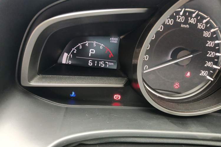 Used Mazda 3 Axela 2017 Sedan 1.5L Automatic Luxury Model Emission Standard China V Odometer Close Up