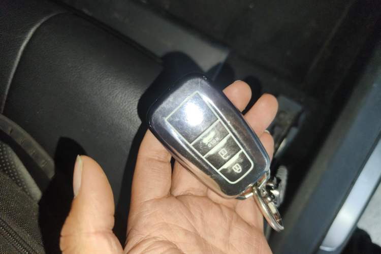 Used Toyota Camry 2019 Revised Version 2.0G Luxury Edition Vehicle Key