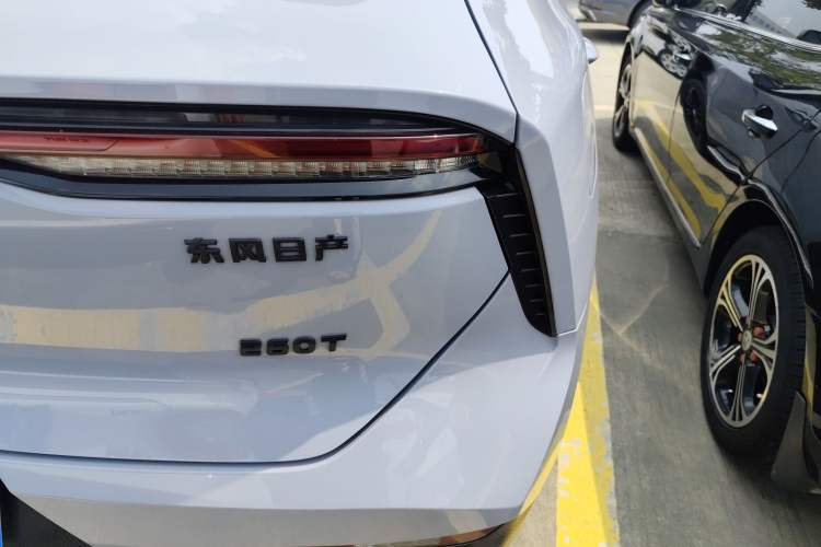 Used Venucia V 2021 260T Idol Edition