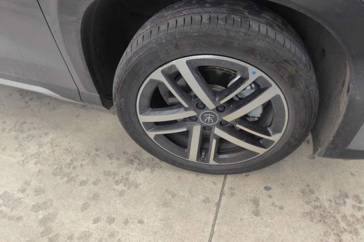 Used BYD Song L DM-i 2025 Intelligent Driving Version 112 km Leading Trim Right Front Wheel Hub