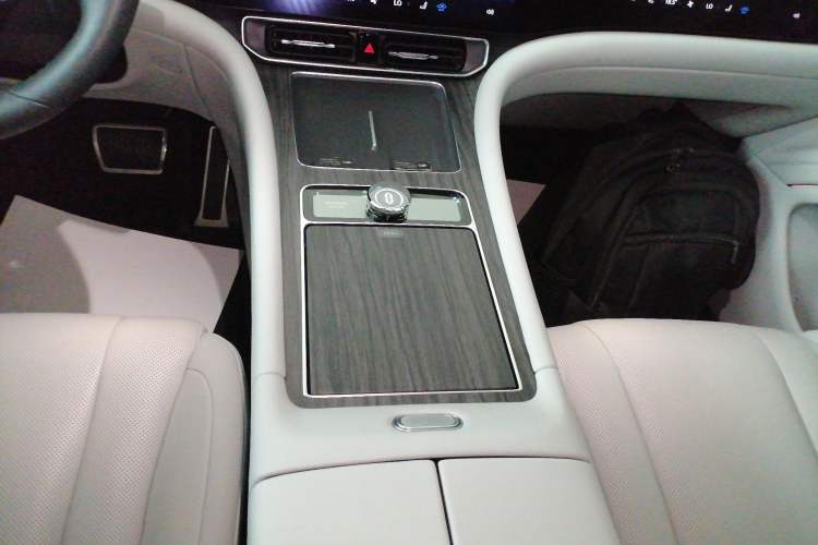 Used Hima AITO M9 2024 Range-Extended Max Edition 42 kWh 6-Seater Version Gear Lever