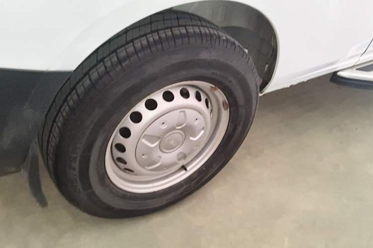 Used Ford Transit 2020 2.0T Diesel Multi-Function Commercial Vehicle Mid-Chassis Low-Roof Design with Dual Rear Doors Meeting China VI Emission Standards Exterior 5