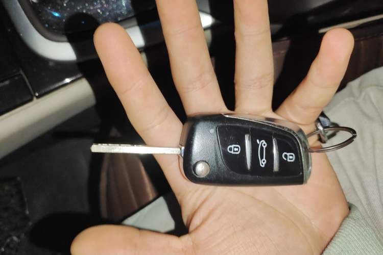 Used Buick Regal 2014 2.0L Leading Fashion Edition Vehicle Key