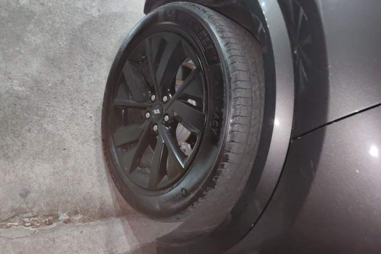 Used Li Auto L8 2023 Pro Model Right Rear Wheel Hub