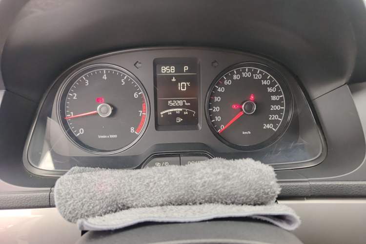 Used Volkswagen Lavida 2013 Revised Classic 1.6L Automatic Fashion Edition Instrument Cluster