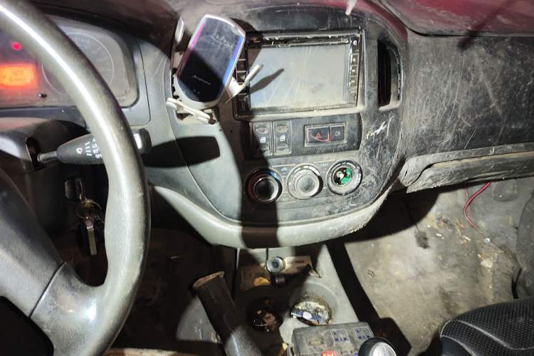 Used FORTHING Lingzhi 2014 V3 1.5L 7-Seater Standard Model II
