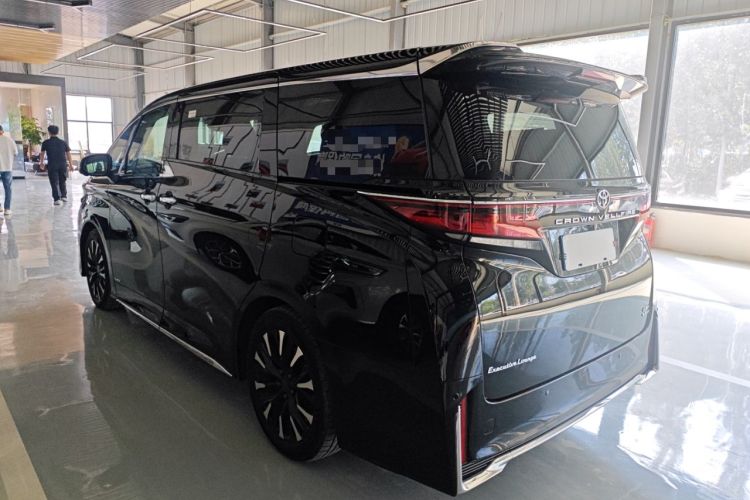Used Toyota Vellfire 2024 Crown Dual-Engine 2.5L Ultimate Edition
