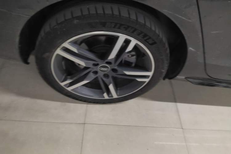 Used Audi A4L 2022 40 TFSI Luxury Dynamic Model Right Rear Wheel Hub