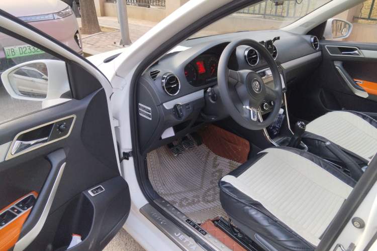 Used Volkswagen Jetta 2013 1.6L Manual Comfort Model Driver Seat