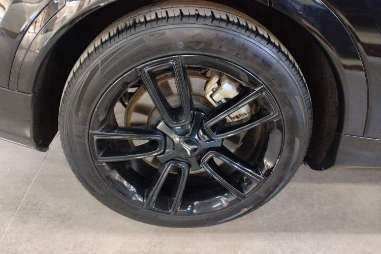 Used VOYAH FREE 2023 Four-Wheel Drive Extended-Range Model with Ultra-Long Range
