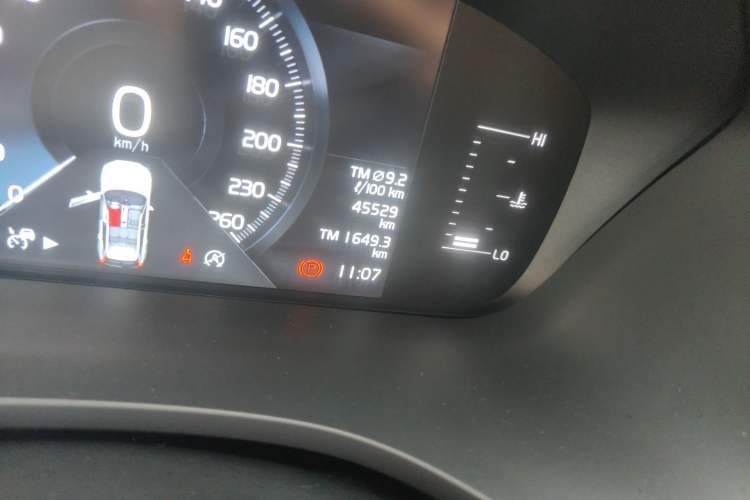 Used Volvo XC60 2021 T5 4x4 Smart Luxury Edition Odometer Close Up