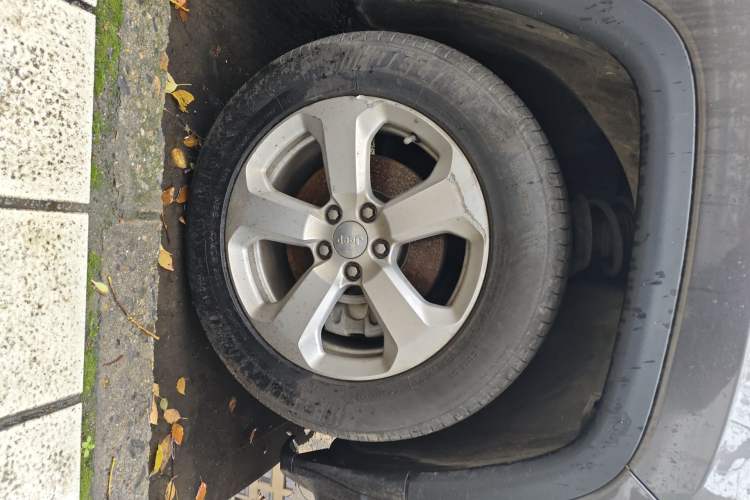 Used Jeep Compass 2017 200T Automatic Family Edition Right Front Wheel Hub