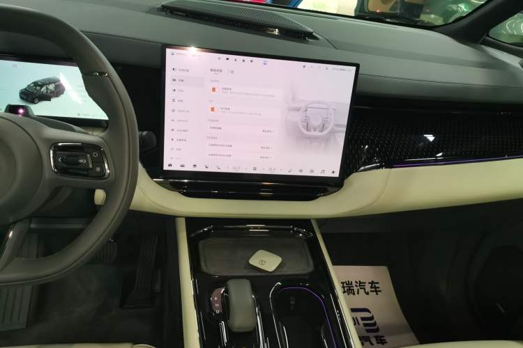 Used Zeekr 009 2024 Six-Seat Executive Version 4WD 108 kWh Audio And AC Panel