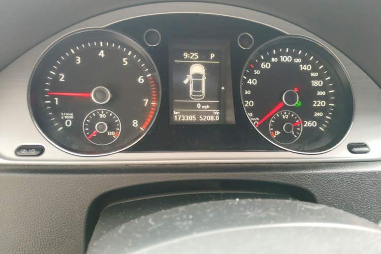 Used Volkswagen Magotan 2013 1.8TSI Premier Model Odometer Close Up