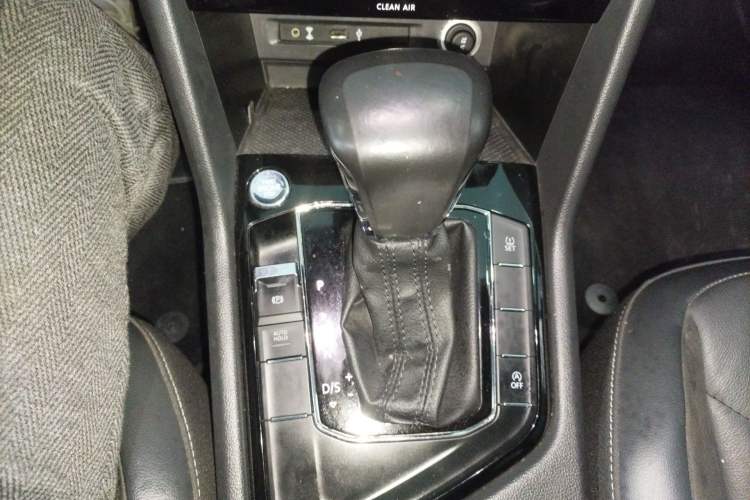 Used Volkswagen Tiguan L 2017 330TSI Automatic Two-Wheel Drive Luxury Edition Gear Lever