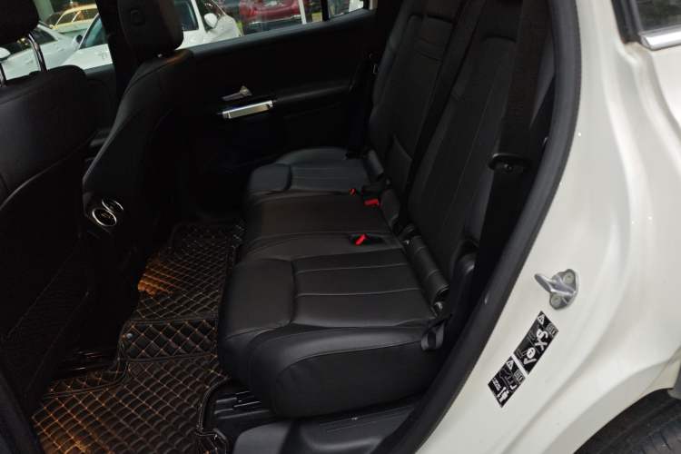 Used Mercedes-Benz GLB 2023 GLB 220 Fashion Model Left Rear Seat