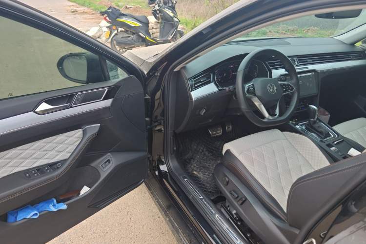 Used Volkswagen Magotan 2023 2 Million Units Commemorative Edition 330TSI DSG Luxury Version Driver Seat