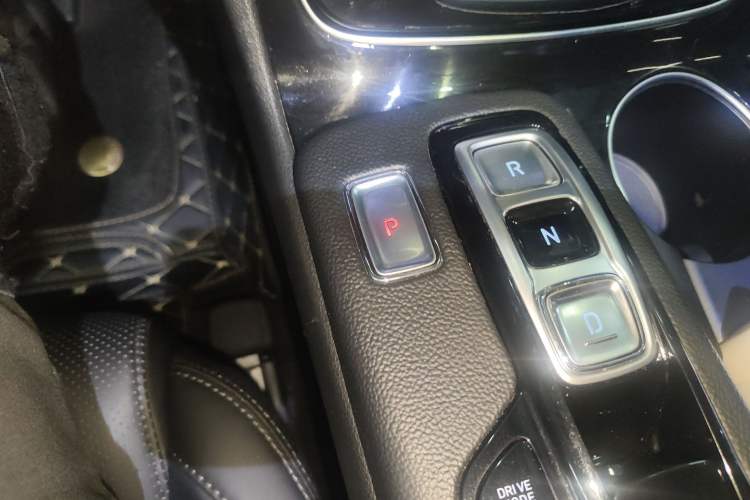 Used Hyundai Santa Fe 2019 380 TGDi DLX Automatic Two-Wheel Drive Prestige Plus Version China VI Standard Gear Lever